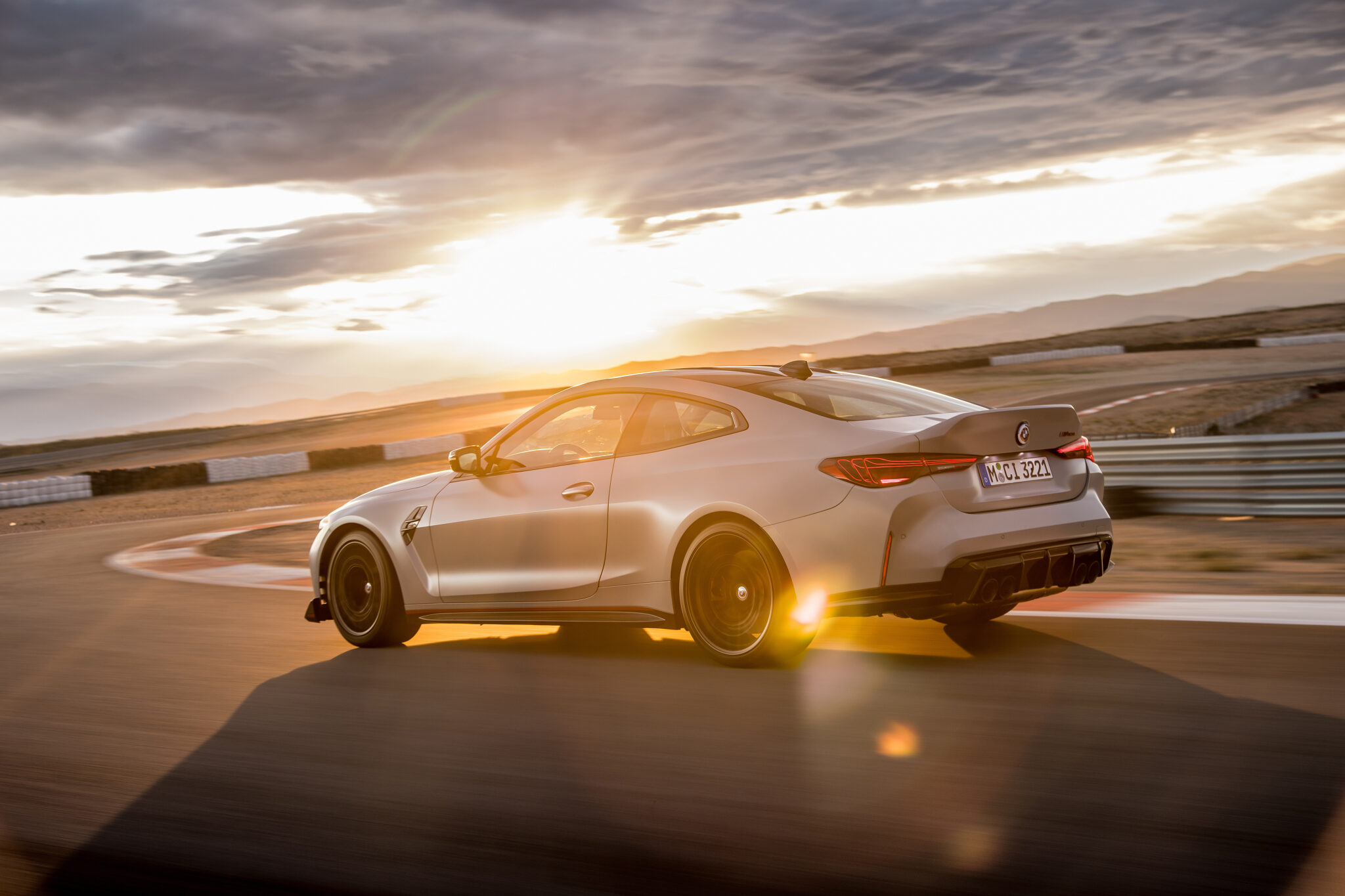 Новото BMW M4 CSL – възраждане на една легенда