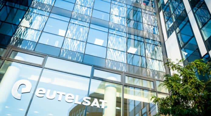 Цената на акциите на Eutelsat се срина след новината за сливането им с OneWeb