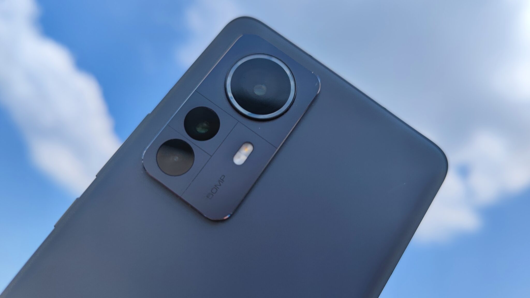 Xiaomi 12 Pro: мощност, красота и светкавично зареждане