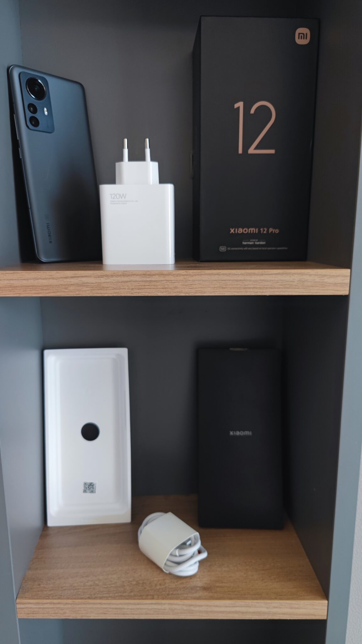 Xiaomi 12 Pro: мощност, красота и светкавично зареждане