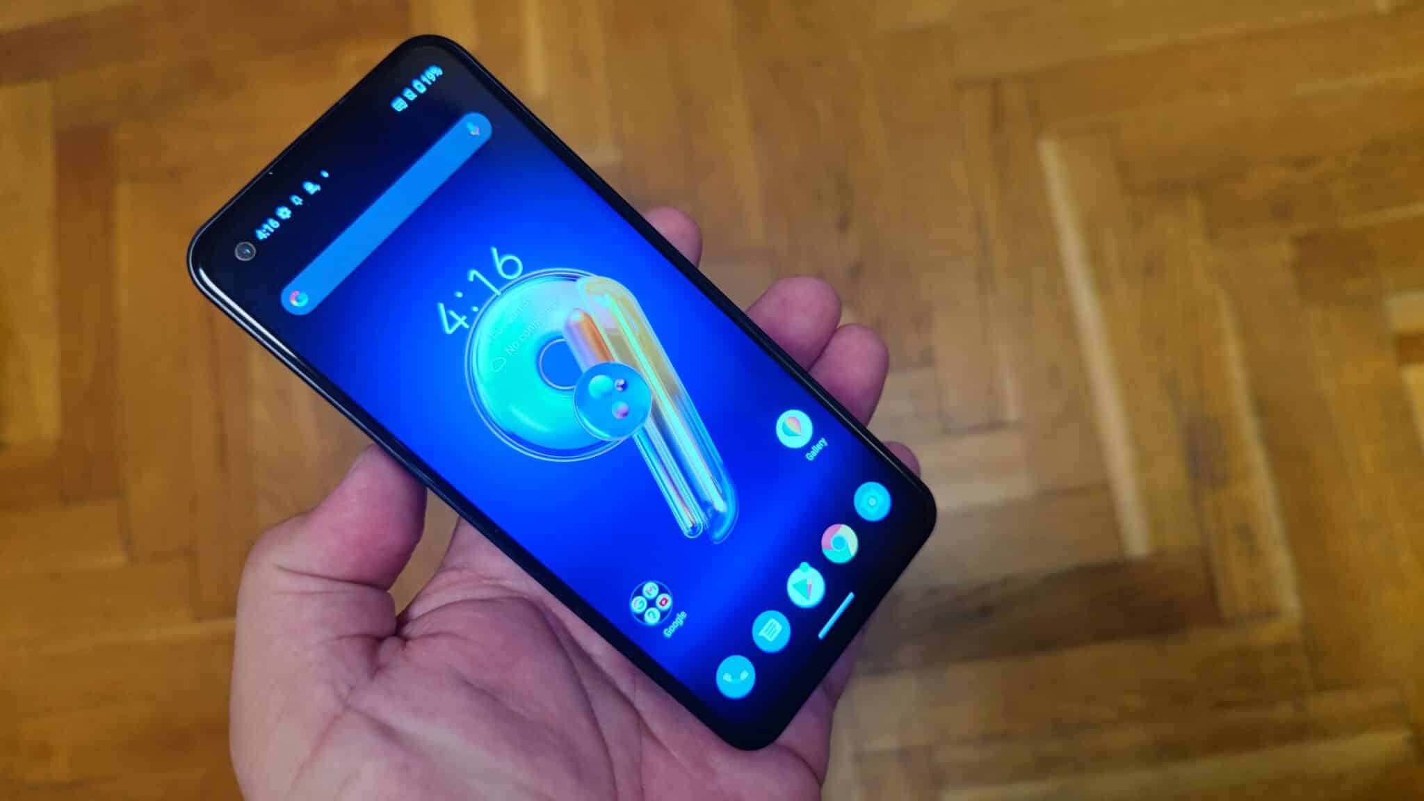 Asus Zenfone 9: Малкият голям смартфон