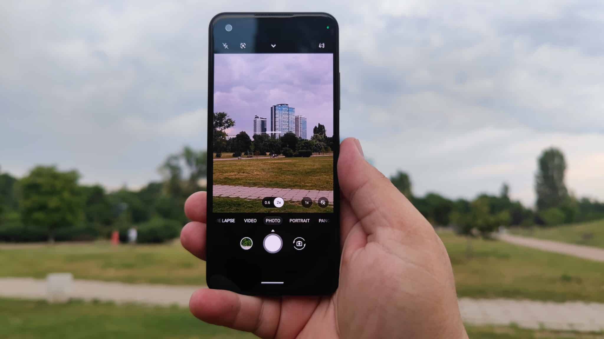 Asus Zenfone 9: Малкият голям смартфон