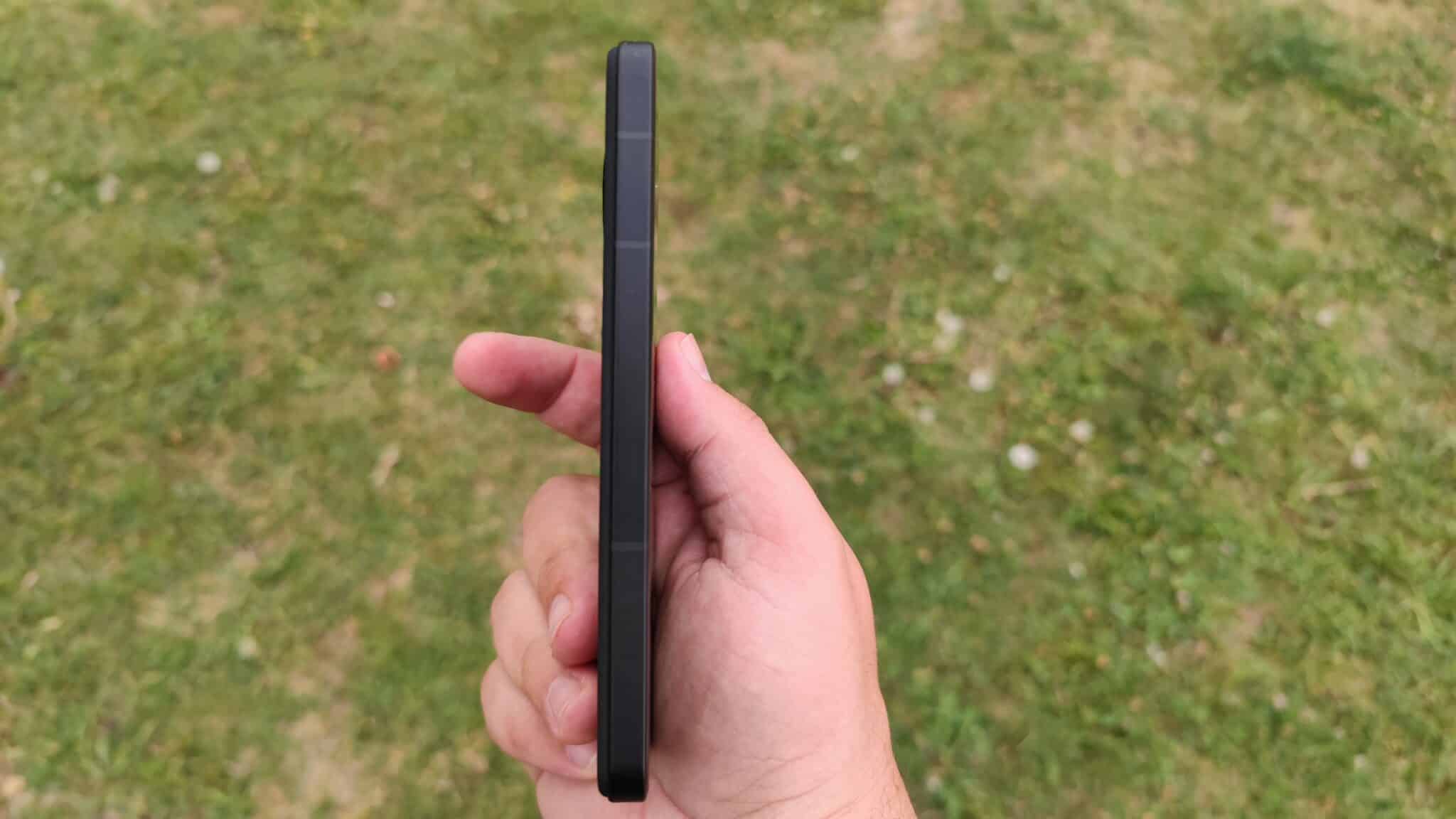 Asus Zenfone 9: Малкият голям смартфон