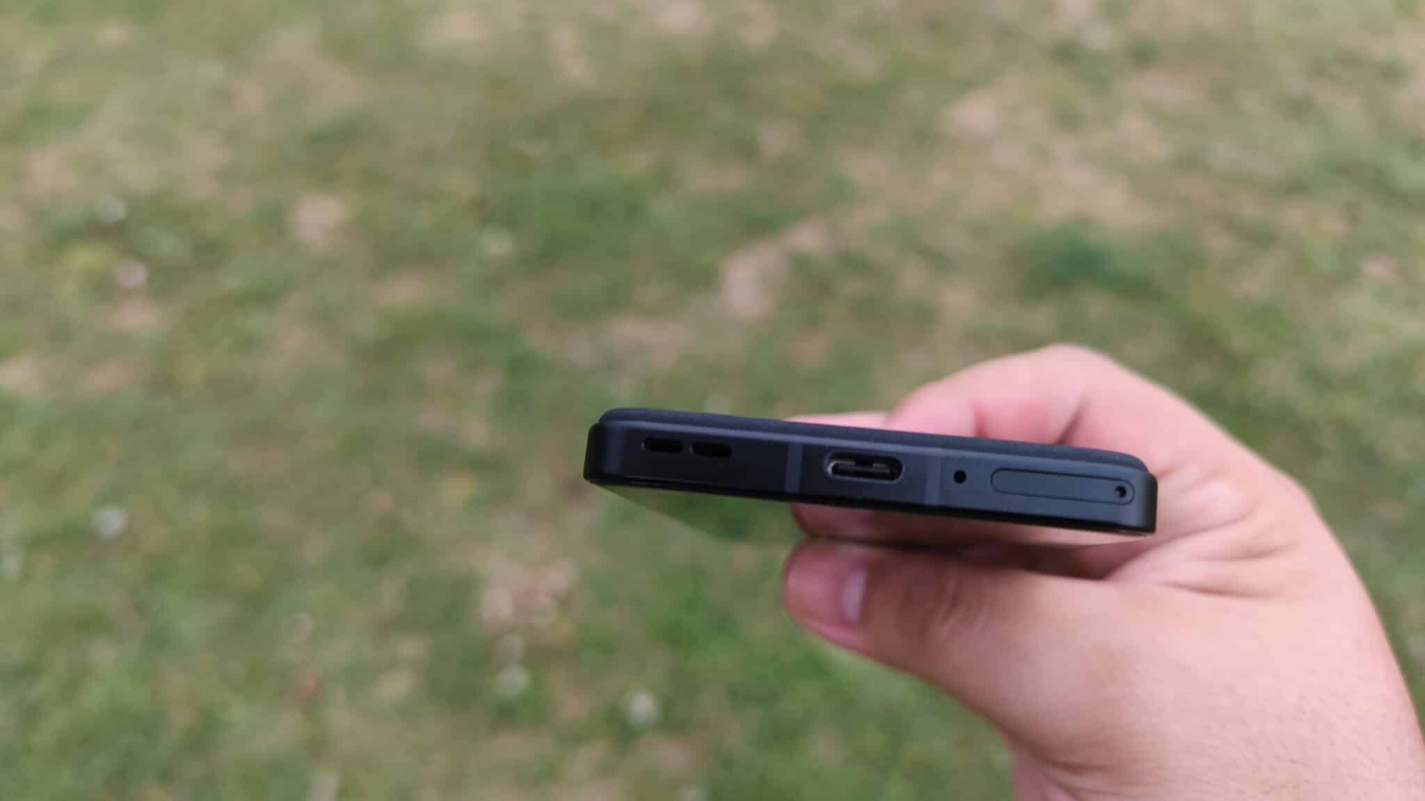 Asus Zenfone 9: Малкият голям смартфон