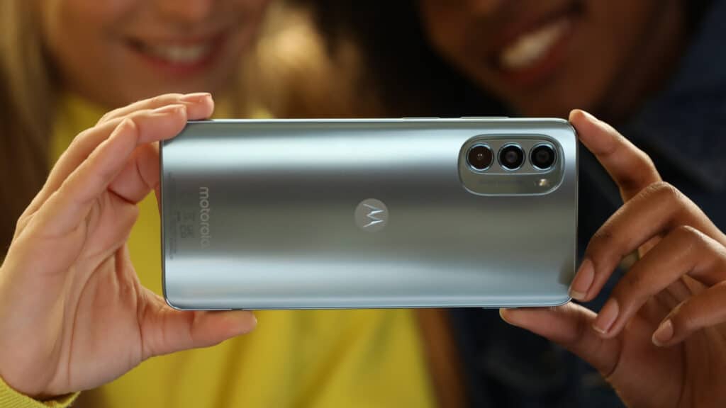 Motorola Moto G62: Удивително достъпен 5G телефон