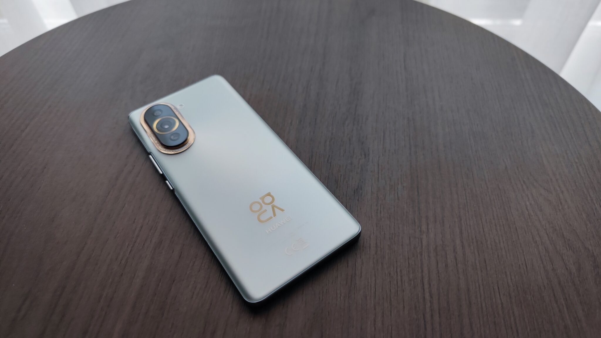 Huawei nova 10 Pro: силен хардуер, 60МР селфи камера и основна камера на познатото високо ниво в бляскава обвивка