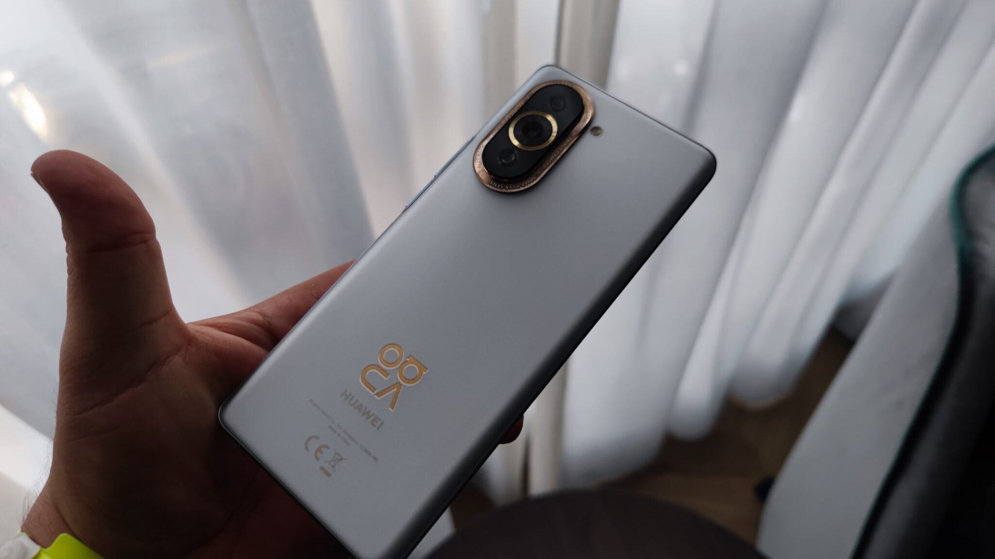 Huawei nova 10 Pro: силен хардуер, 60МР селфи камера и основна камера на познатото високо ниво в бляскава обвивка
