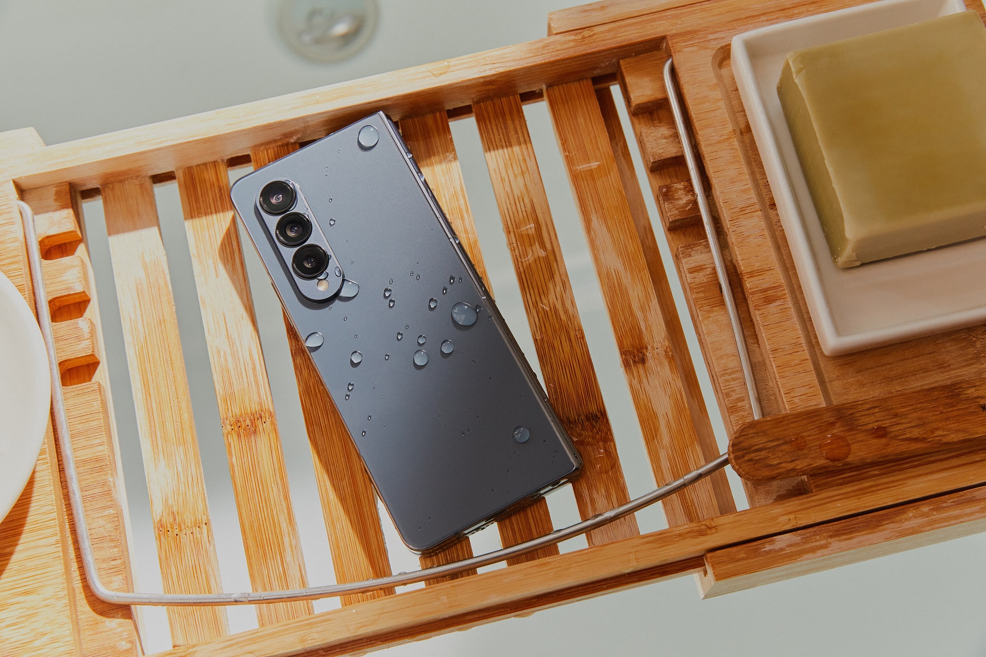 Samsung Galaxy Z Fold4 изпраща приложенията в ново измерение с гъвкавия си режим