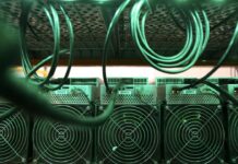Криптоминьорите започнаха да продават цифровите си ферми, за да могат да плащат кредитите си