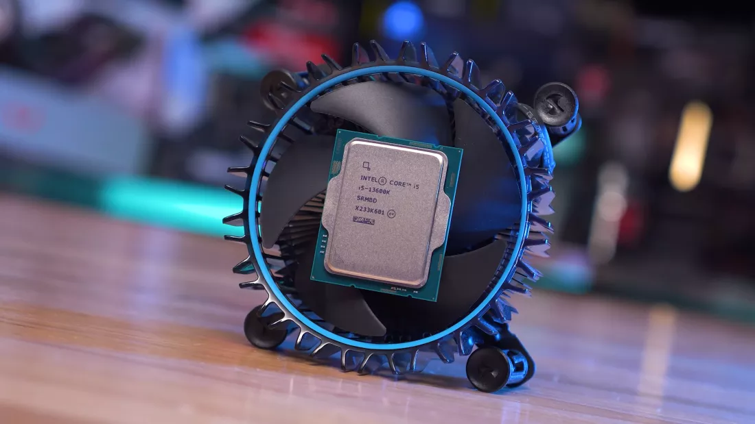 AMD Ryzen 5 7600X срещу Intel Core i5-13600K: кой е по-добър в игрите?