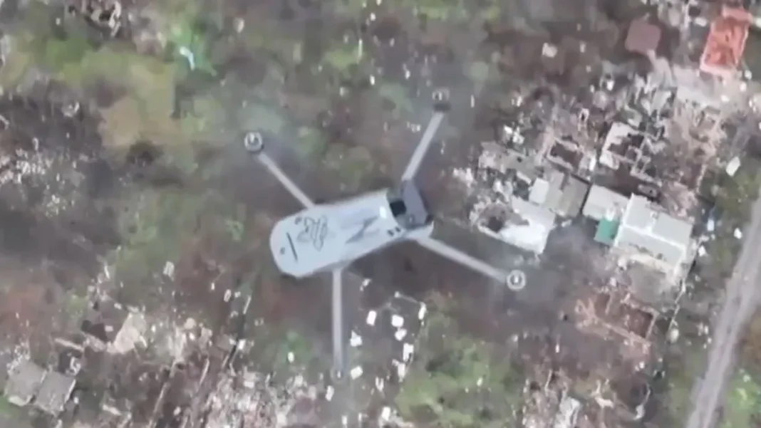 drones fighting in the air Вижте кадри от въздушни битки между дронове над бойните полета в Украйна
