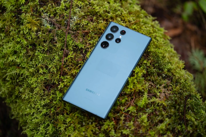 Samsung Galaxy S22 Ultra срещу Xiaomi 12S Ultra: Битката между камерите