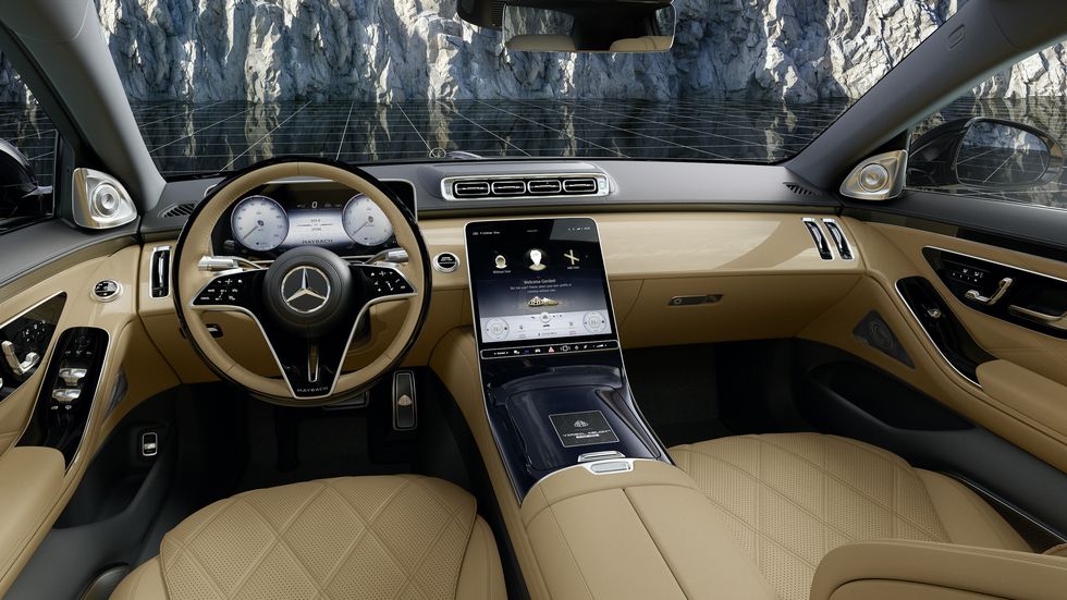 Изкуство с дванадесет цилиндъра. Mercedes-Maybach S680 Haute Voiture