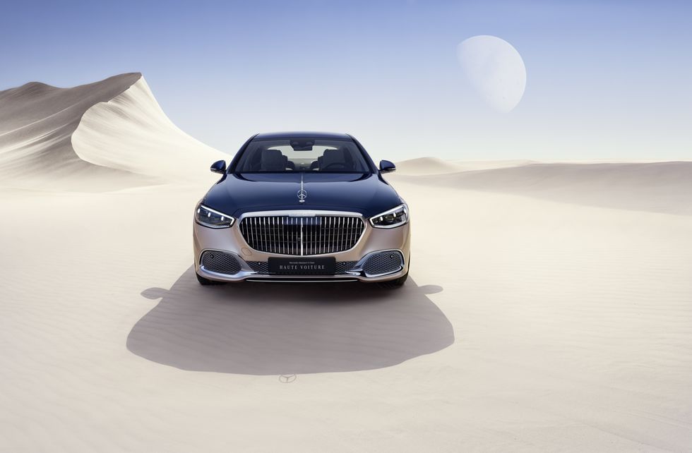 Изкуство с дванадесет цилиндъра. Mercedes-Maybach S680 Haute Voiture