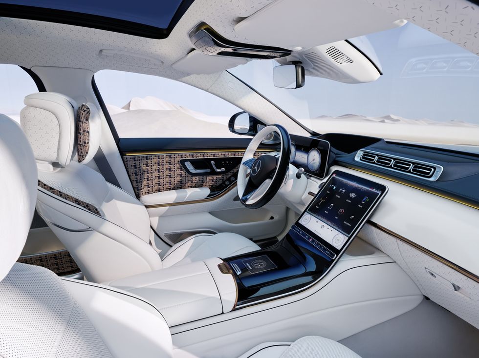 Изкуство с дванадесет цилиндъра. Mercedes-Maybach S680 Haute Voiture