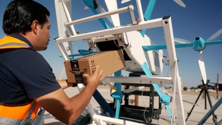 Amazon тества доставки с дронове в Тексас и Калифорния