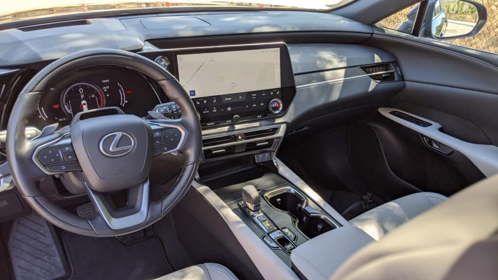 Най-надеждният SUV, „ходил“ някога по майката Земя. Lexus RX. Новото поколение.