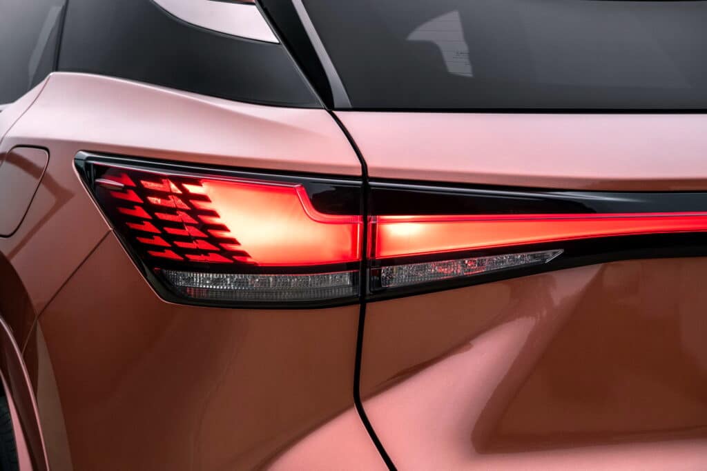 Най-надеждният SUV, „ходил“ някога по майката Земя. Lexus RX. Новото поколение.