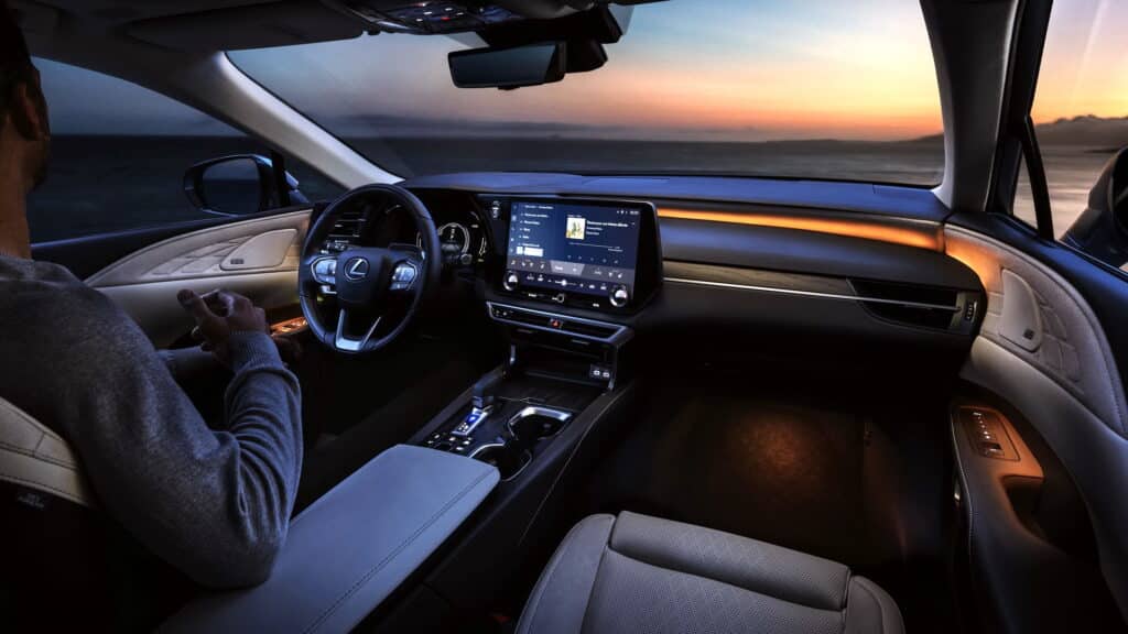 Най-надеждният SUV, „ходил“ някога по майката Земя. Lexus RX. Новото поколение.