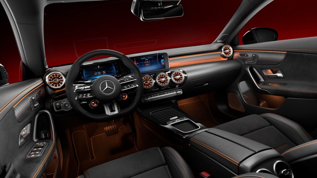 Mercedes-Benz CLA. Достоен ли е за титлата „мини CLS“?