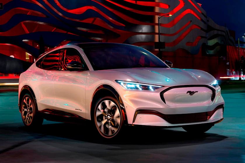 И най-големите затягат коланите. Ford и GM се стягат за рецесия