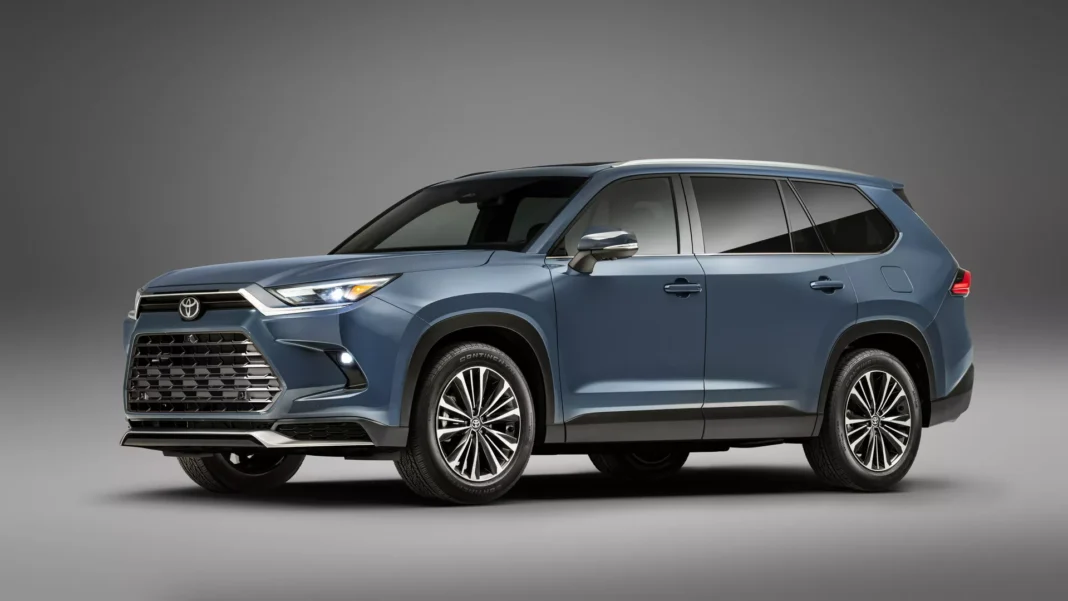 2024-Toyota-Grand-Highlander-8 13 поставки за чаши, 7 USB порта, 362 коня. Що е то? Новият Highlander на Toyota