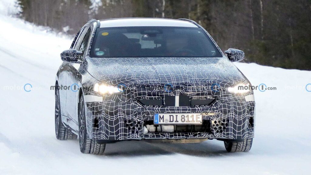 Следващото поколение на BMW Серия 5 може да дебютира преди края на юни