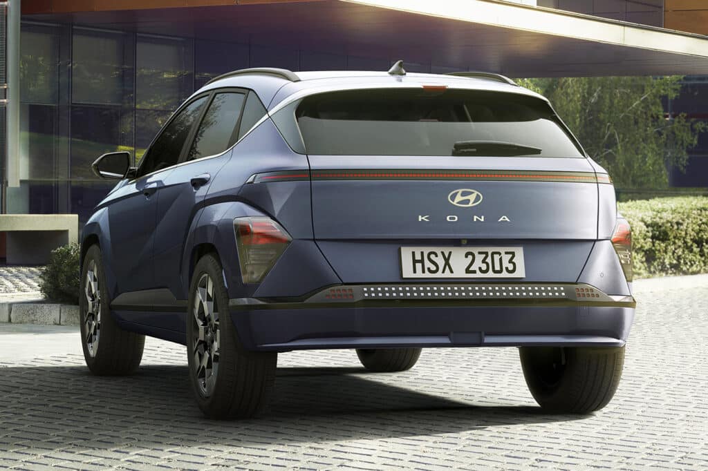 Следващото поколение на електромобила Kona на Hyundai е малко по-голямо и стига малко по-далеч