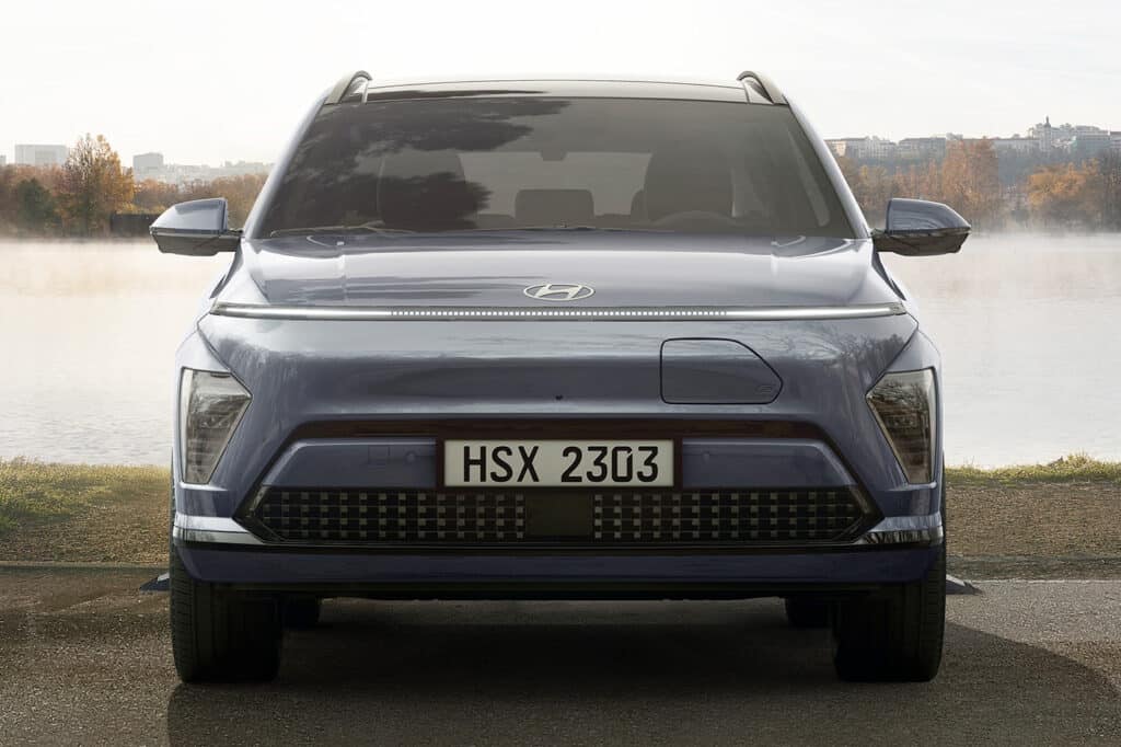 Следващото поколение на електромобила Kona на Hyundai е малко по-голямо и стига малко по-далеч