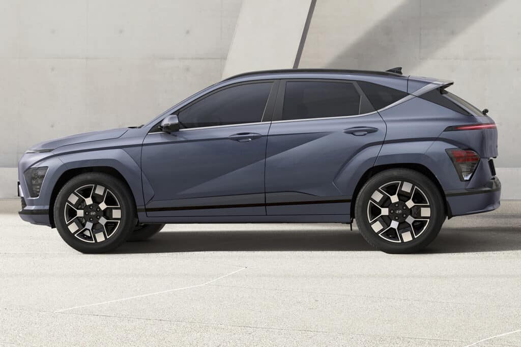 Следващото поколение на електромобила Kona на Hyundai е малко по-голямо и стига малко по-далеч