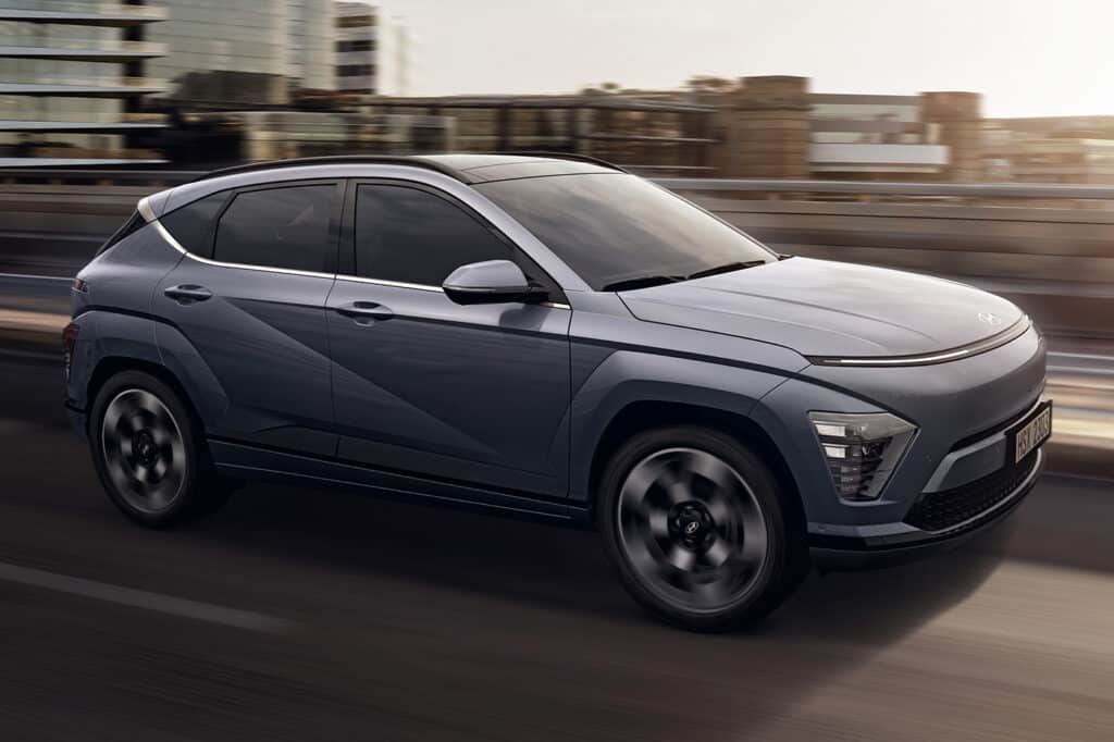 Следващото поколение на електромобила Kona на Hyundai е малко по-голямо и стига малко по-далеч