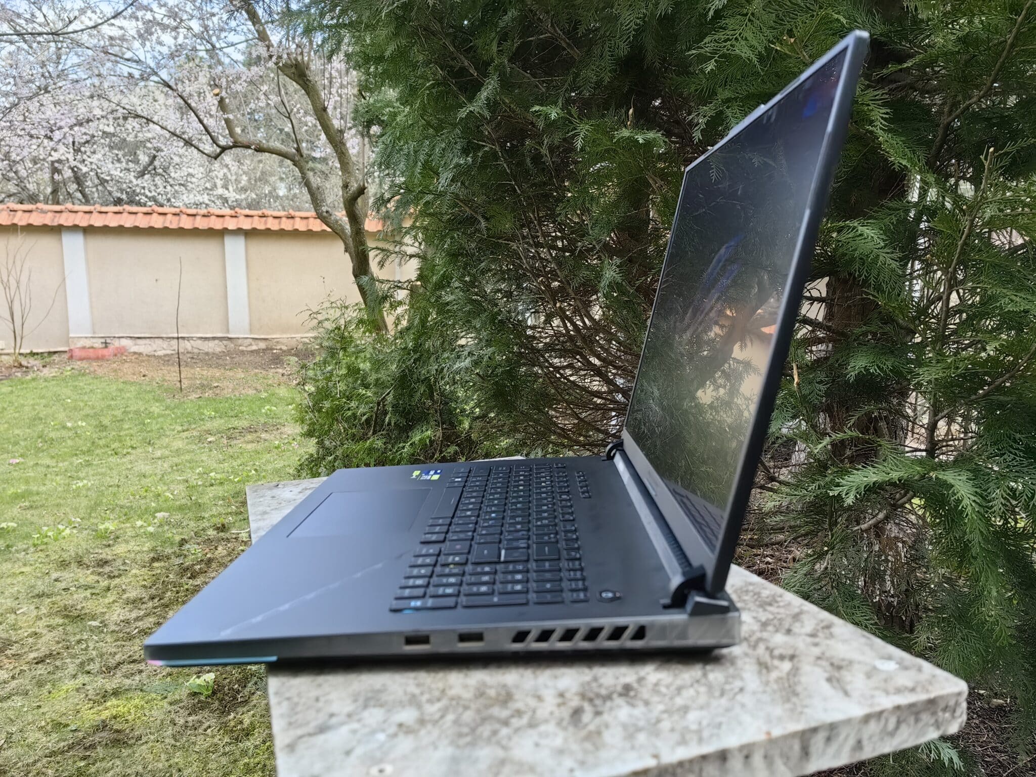 Asus ROG Strix Scar 18 – тежката артилерия в гейминга