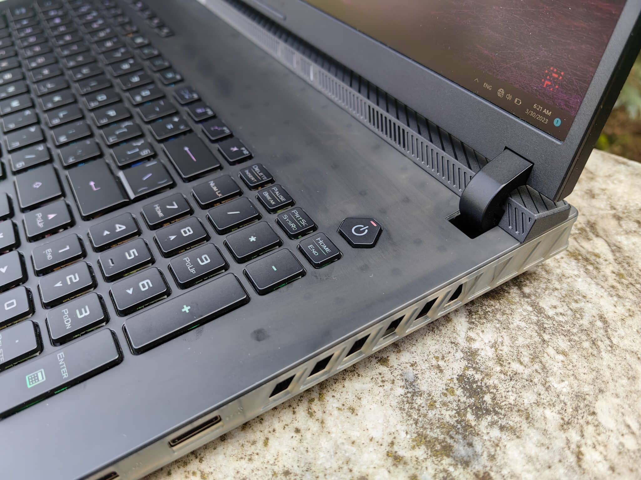 Asus ROG Strix Scar 18 – тежката артилерия в гейминга