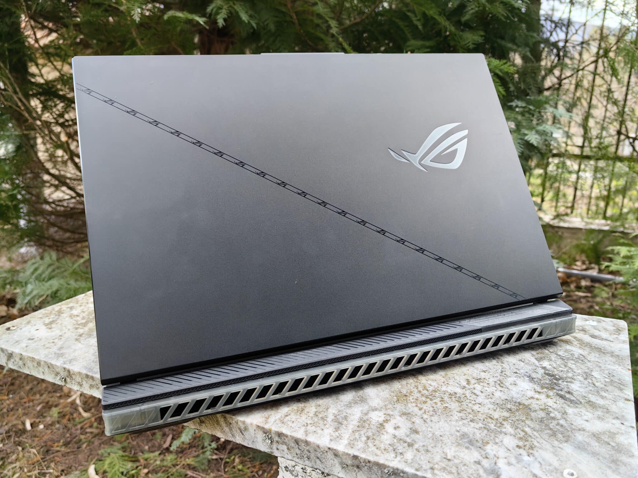 Asus ROG Strix Scar 18 – тежката артилерия в гейминга