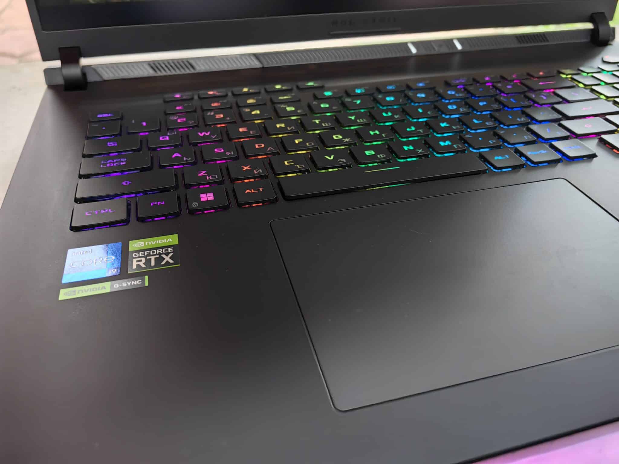 Asus ROG Strix Scar 18 – тежката артилерия в гейминга