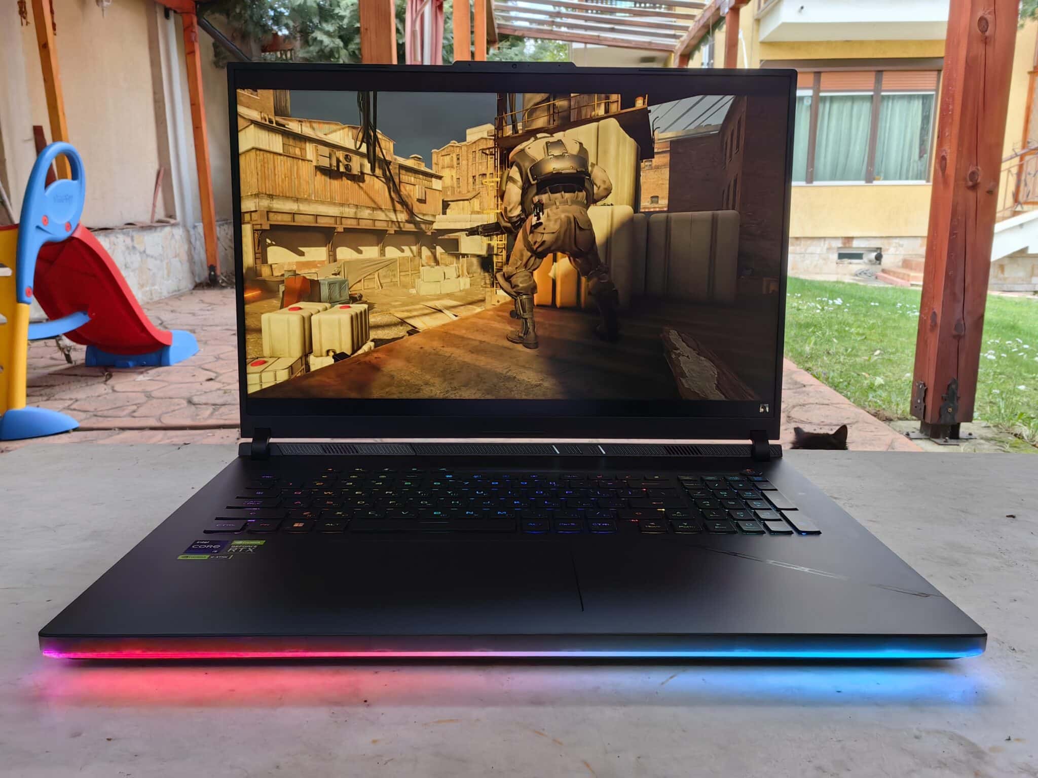 Asus ROG Strix Scar 18 – тежката артилерия в гейминга