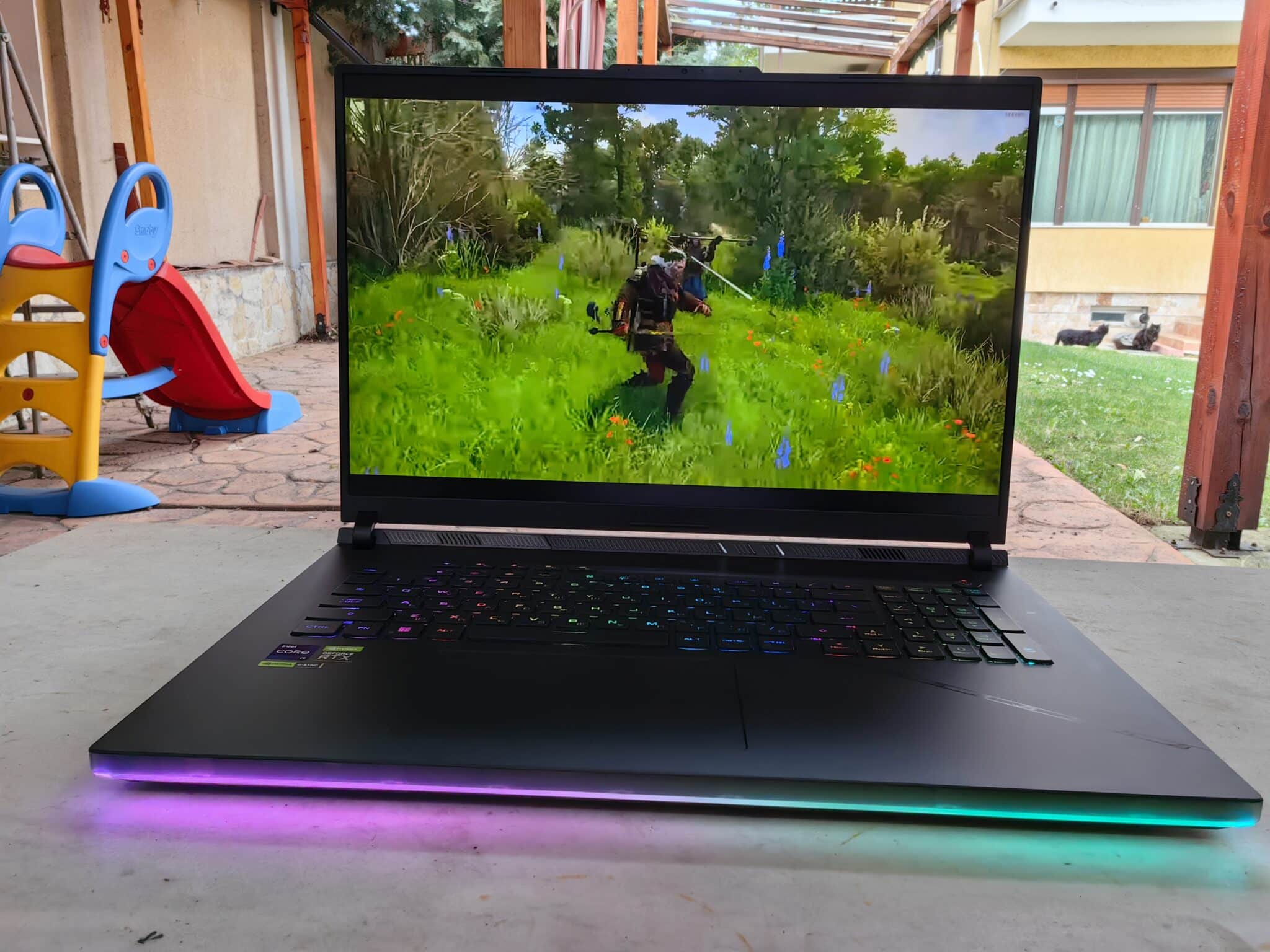 Asus ROG Strix Scar 18 – тежката артилерия в гейминга