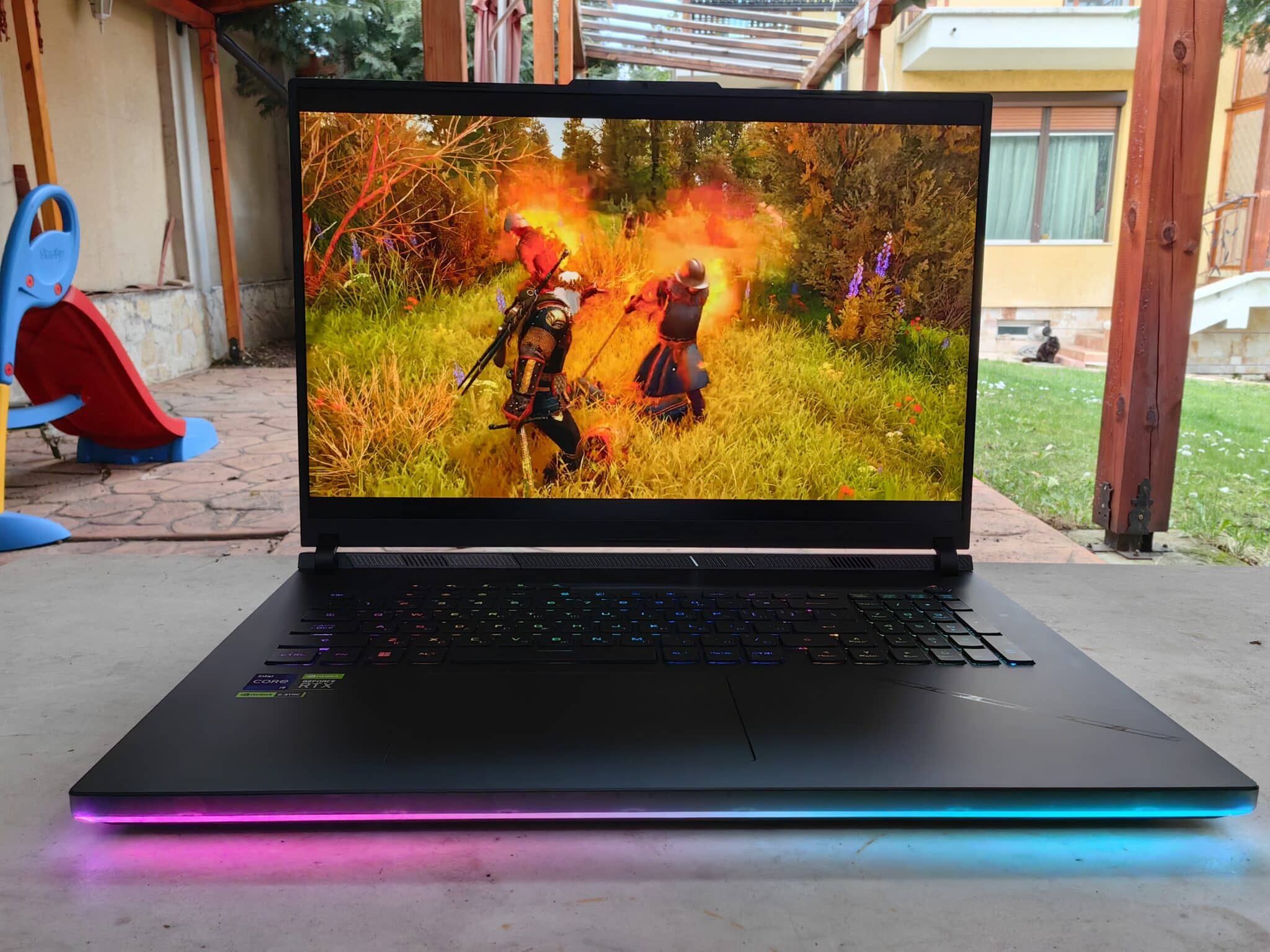 Asus ROG Strix Scar 18 – тежката артилерия в гейминга