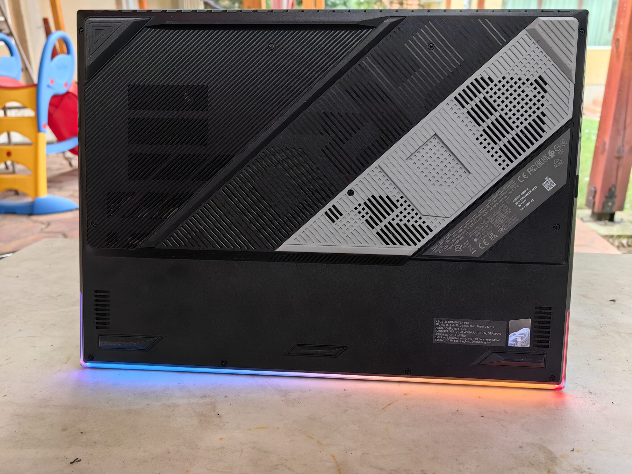Asus ROG Strix Scar 18 – тежката артилерия в гейминга