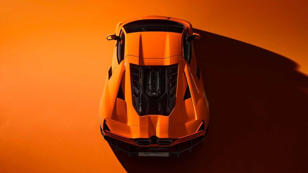 Lamborghini Revuelto въвежда марката в ерата на електрификацията