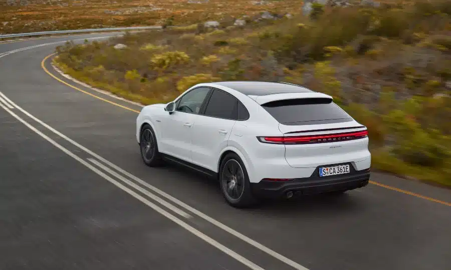 Новият Porsche Cayenne получава повече мощност и цифров интериор