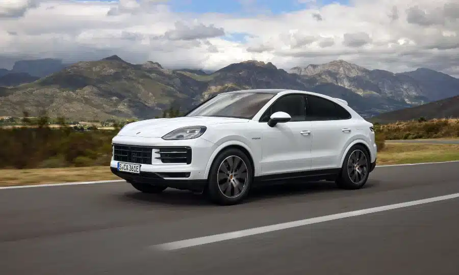 Новият Porsche Cayenne получава повече мощност и цифров интериор