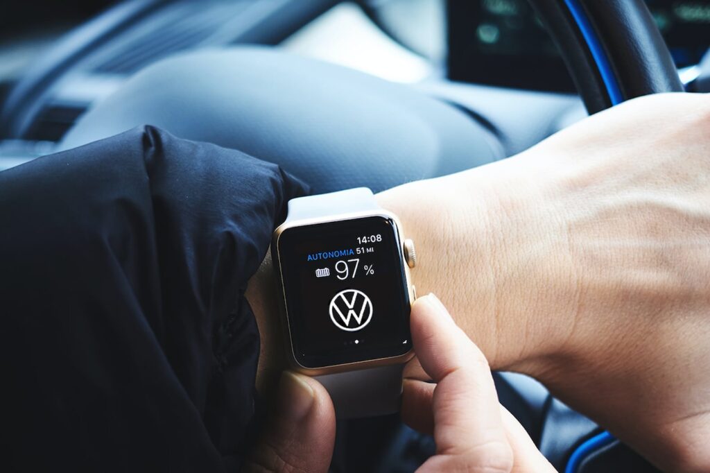 Volkswagen „вади“ смарт часовник. Какво ще му бъде предназначението?