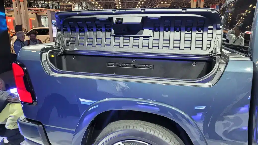 Първи контакт с първия електрически пикап на Dodge. RAM 1500 REV