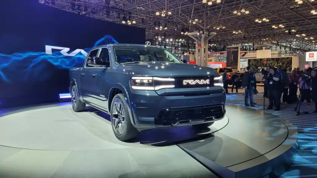 Първи контакт с първия електрически пикап на Dodge. RAM 1500 REV