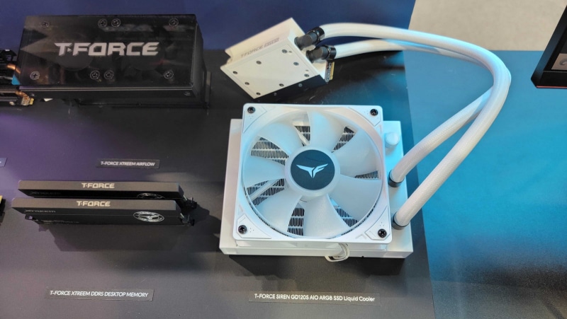 TeamGroup показа на Computex пълноценно течно охлаждане със 120-мм радиатор за PCIe 5.0 SSD