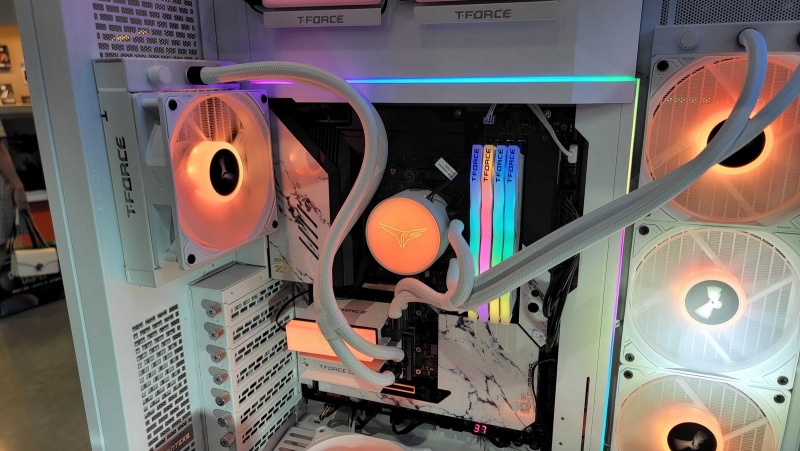 TeamGroup показа на Computex пълноценно течно охлаждане със 120-мм радиатор за PCIe 5.0 SSD