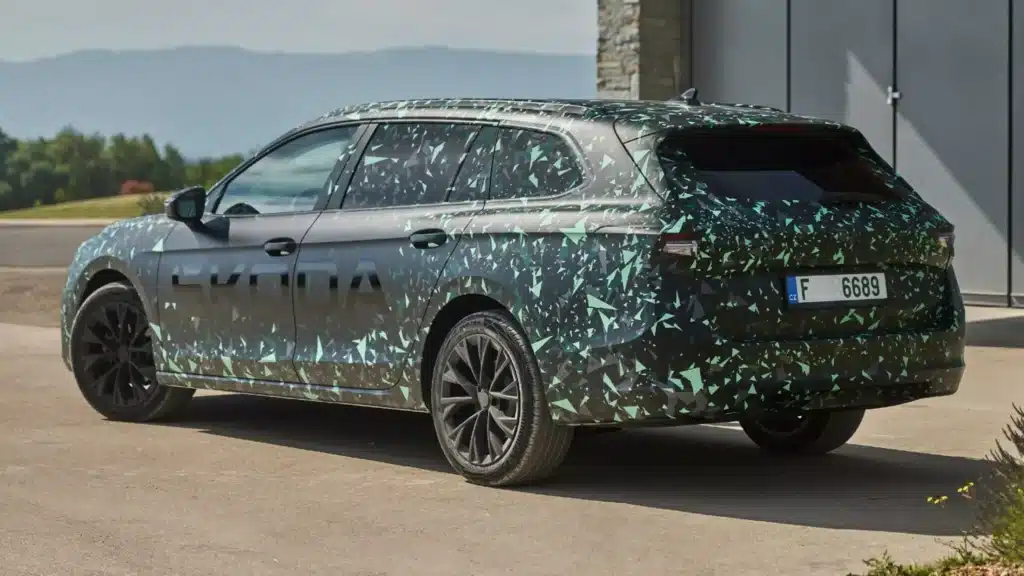 Какво знаем за новата Skoda Superb до момента