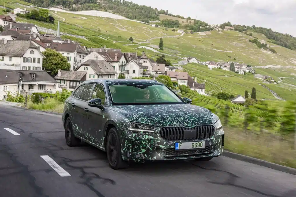 Какво знаем за новата Skoda Superb до момента