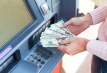 Банкоматите в Русия спряха да приемат долари и евро